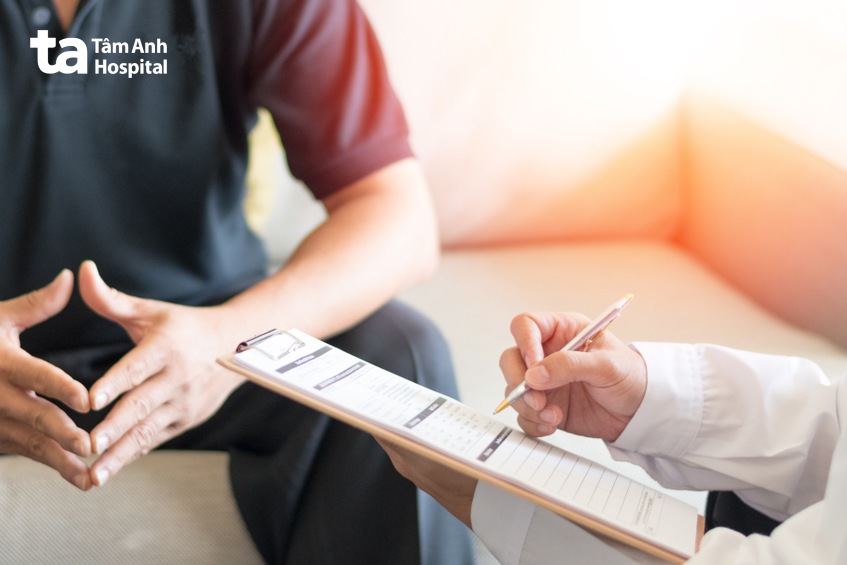 bị sùi mào gà khám bác sĩ