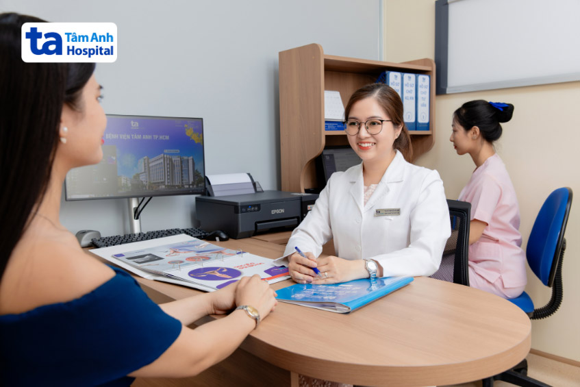 ThS.BSNT Trần Ngọc Hà Giang tư vấn phác đồ điều trị cho người bệnh