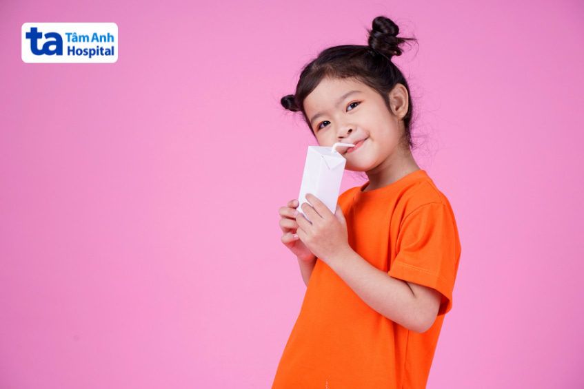 những món ăn giúp bé tăng cân nhanh chóng, sữa