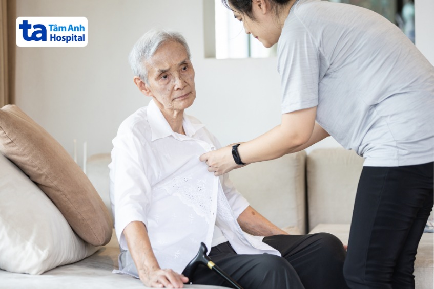 chăm sóc bệnh nhân bị di chứng xuất huyết não