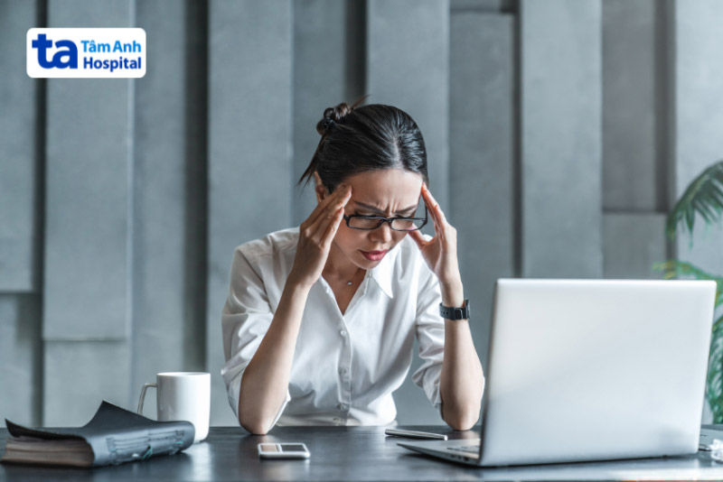 Đau đầu là tác dụng phụ của Medrol