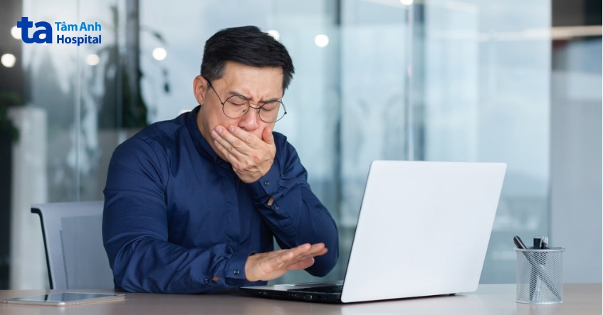 đau tinh hoàn kèm triệu chứng buồn nôn