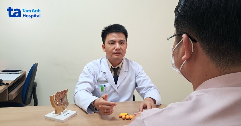 đau tinh hoàn khi đi tiểu có nguy hiểm không