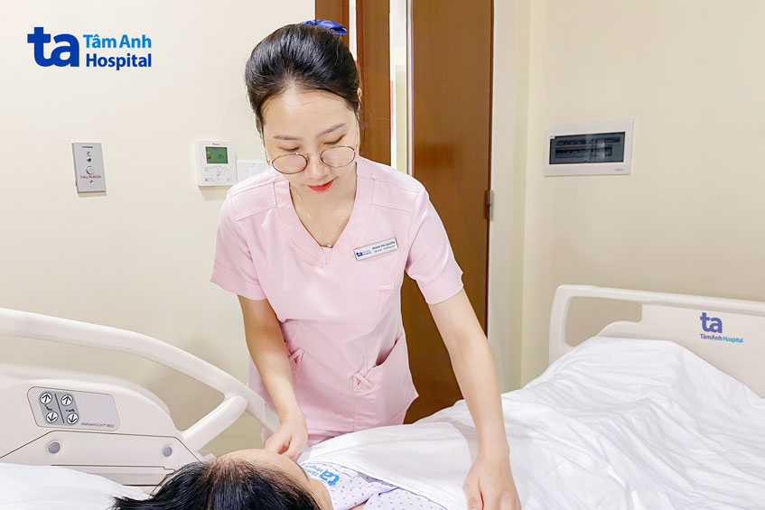điều dưỡng chăm sóc bệnh nhân
