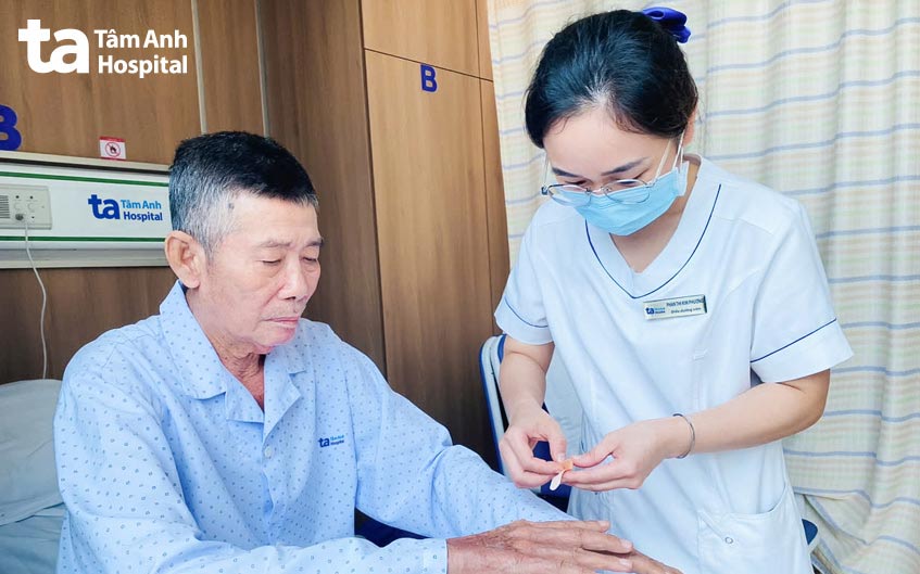 điều dưỡng chăm sóc sau ca mổ