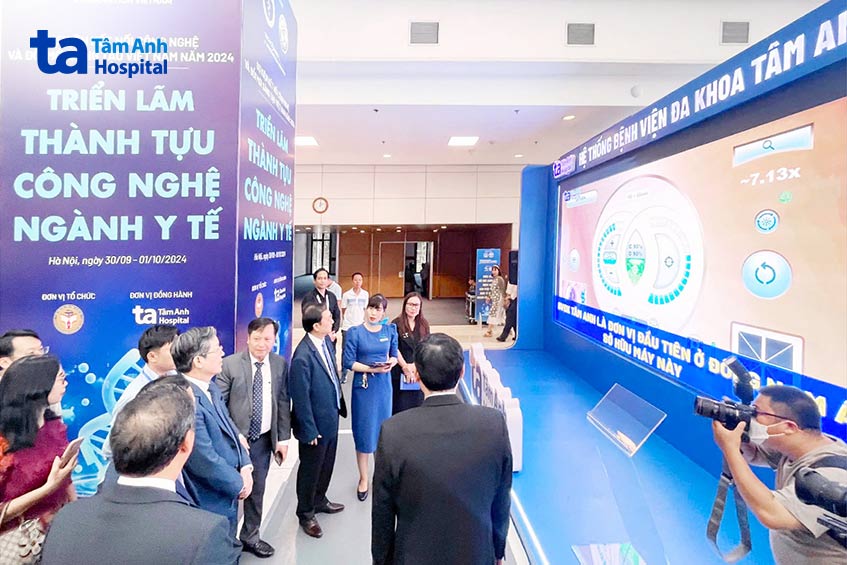 Gian hàng triển lãm của Hệ thống BVĐK Tâm Anh tại sự kiện “Kết nối công nghệ và Đổi mới sáng tạo Việt Nam 2024” được nhiều người ghé thăm