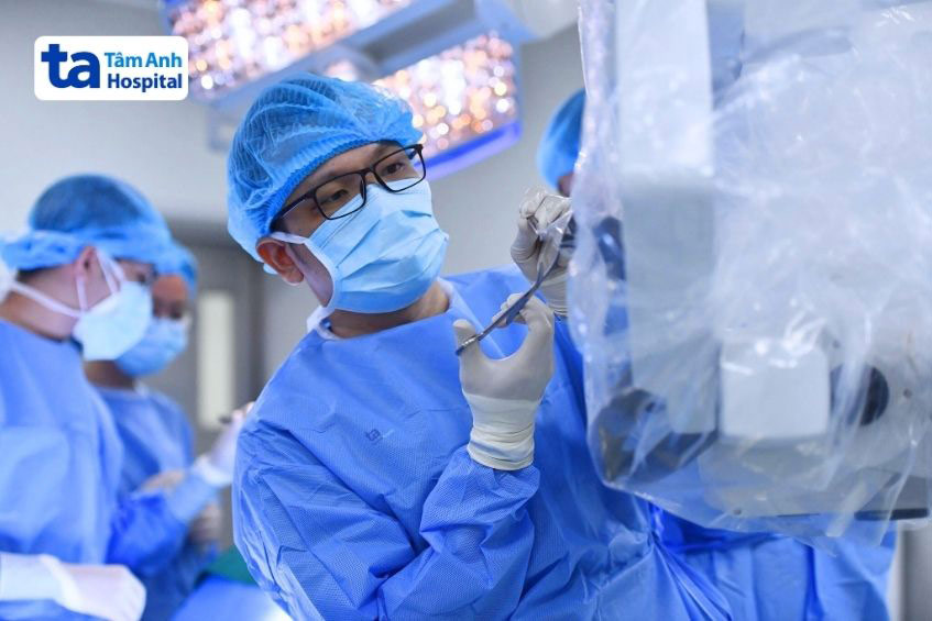 Hệ thống máy vi phẫu có độ phóng đại gấp 30 lần tại Trung tâm Hỗ trợ sinh sản - IVF Tâm Anh