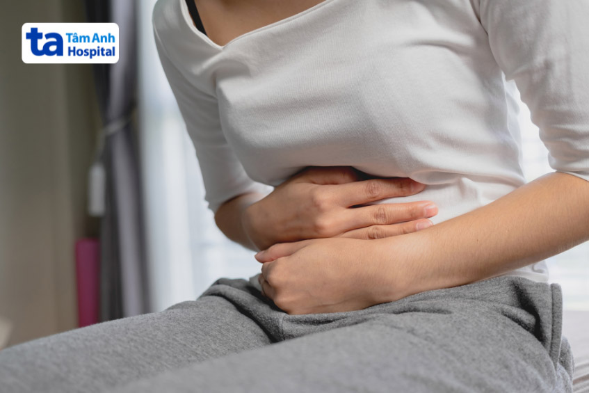 Hiện tượng không rụng trứng có thể gây đau bụng dưới âm ỉ, thậm chí đau dữ dội