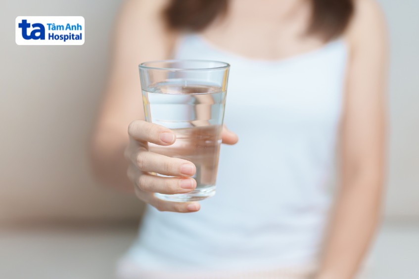 không dùng chung đồ uống tránh lây nhiễm