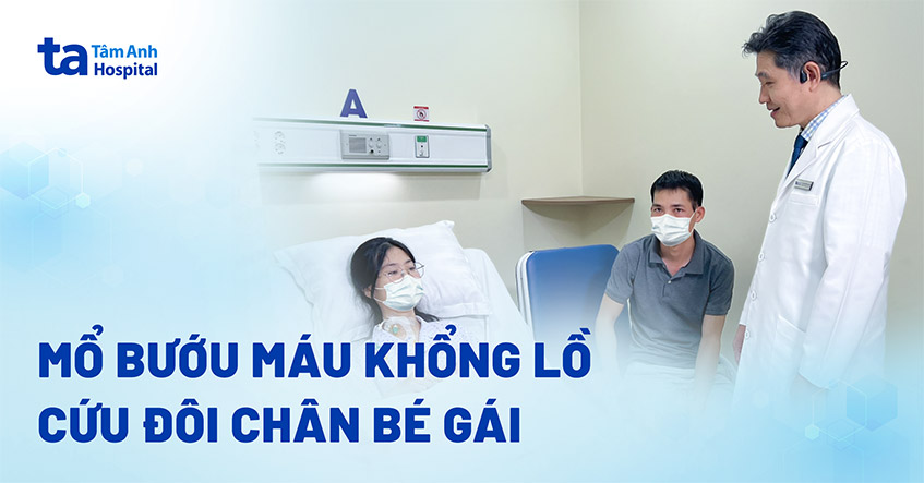 Mổ lấy bướu máu khổng lồ cứu đôi chân bé gái