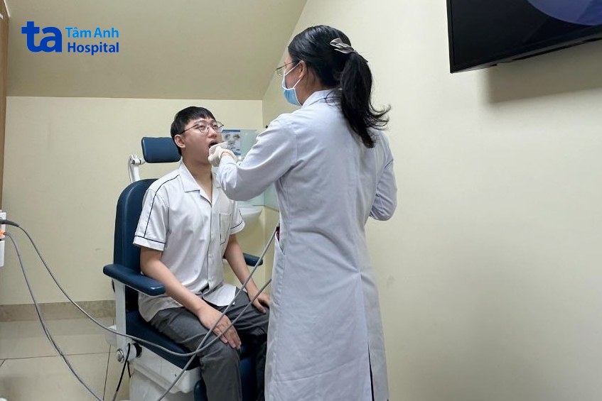 mổ polyp thanh quản