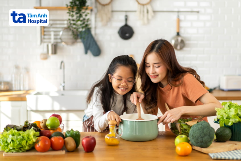 món ăn giúp trẻ tăng cân, rau xanh và hoa quả tươi