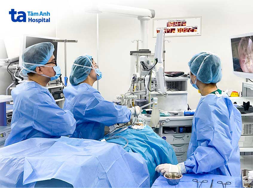 nạo va qua nội soi bằng coblator cho bệnh nhi
