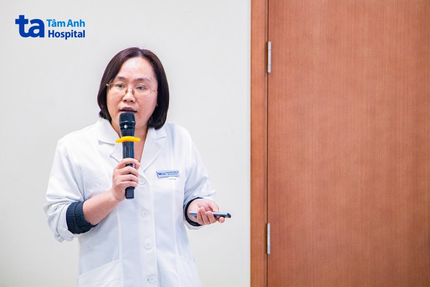 Ngô Thị Bình Lụa  trao đổi về việc tiếp cận theo dõi đường huyết