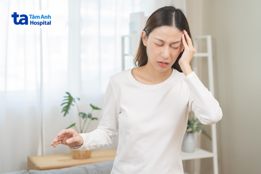 Người bị huyết áp kẹp có triệu chứng choáng váng, mất thăng bằng