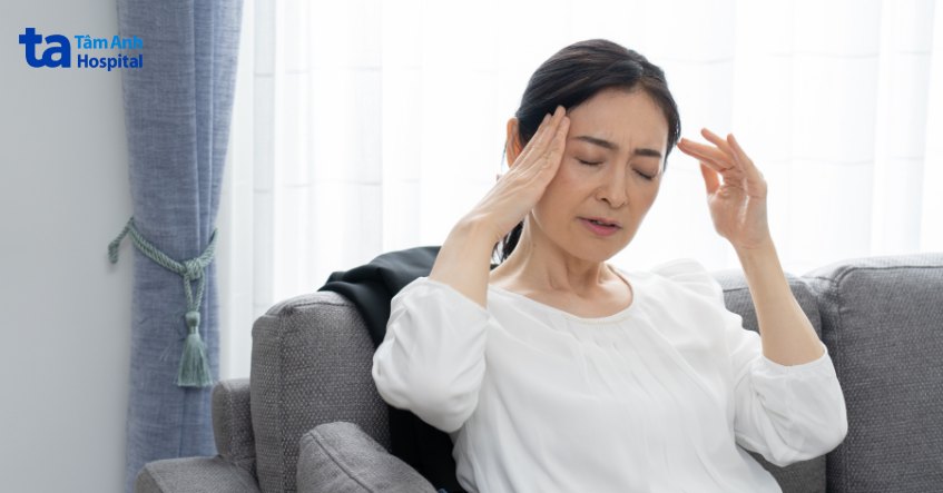 Người bệnh có thể cảm thấy nhức đầu