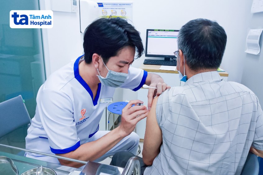 người trên 50 tuổi cần tiêm vắc xin shingrix