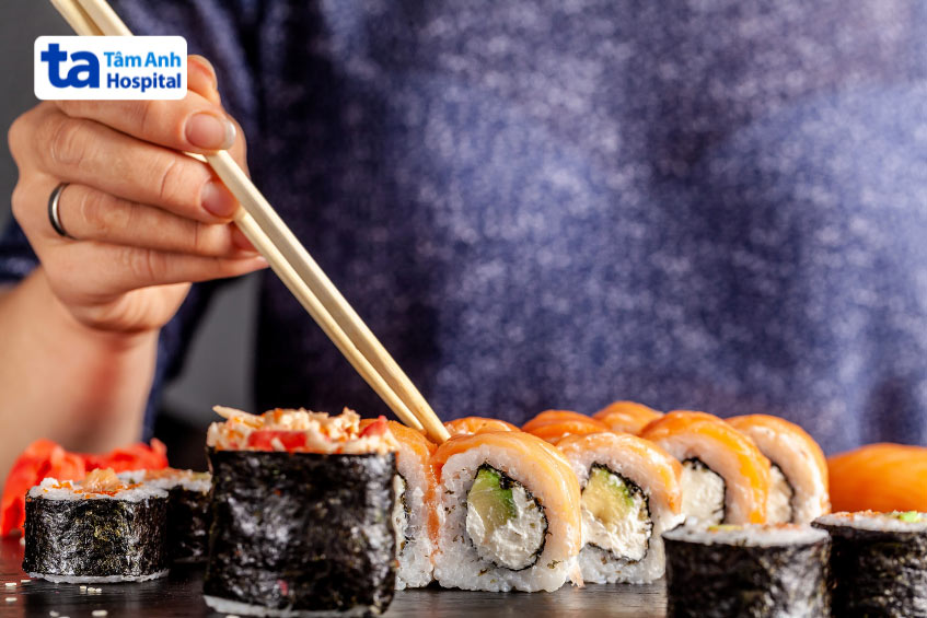 Phụ nữ sau chuyển phôi tránh ăn các loại thực phẩm sống