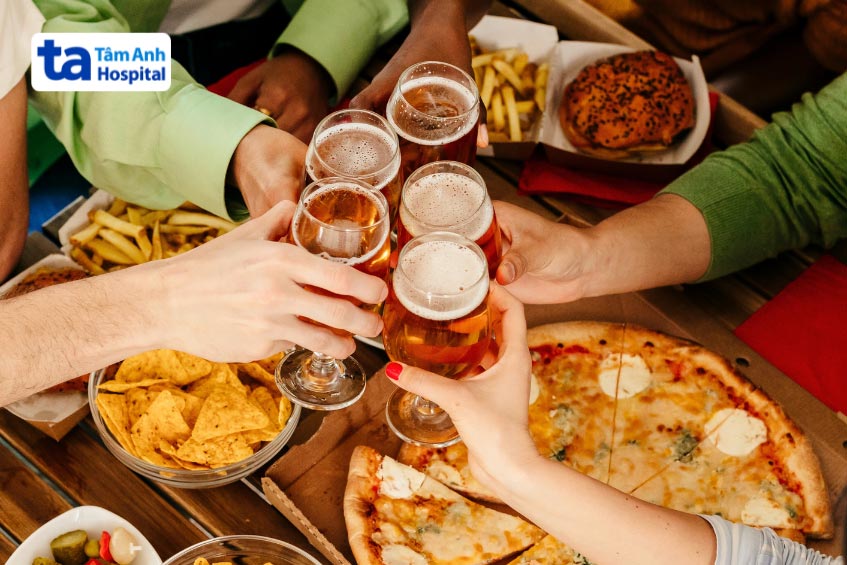 Rượu bia và thức ăn nhanh là nguy cơ gây hại cho sức khỏe tim mạch