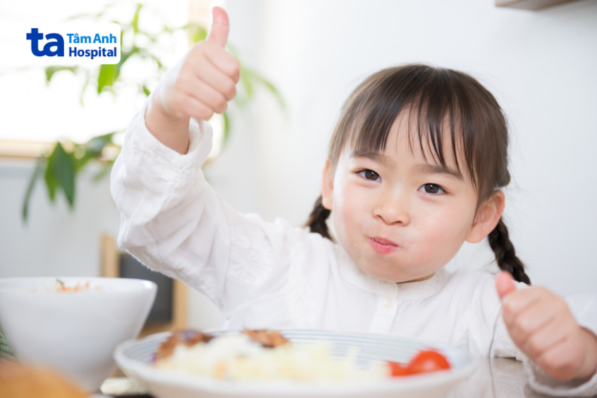 Chế độ dinh dưỡng giúp trẻ tăng cân