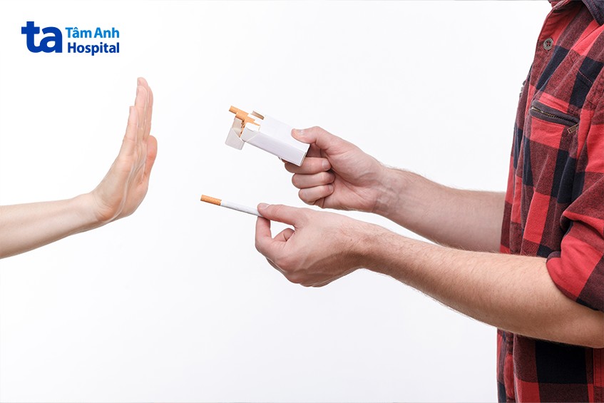 thuốc lá làm lão hóa thủy tinh thể