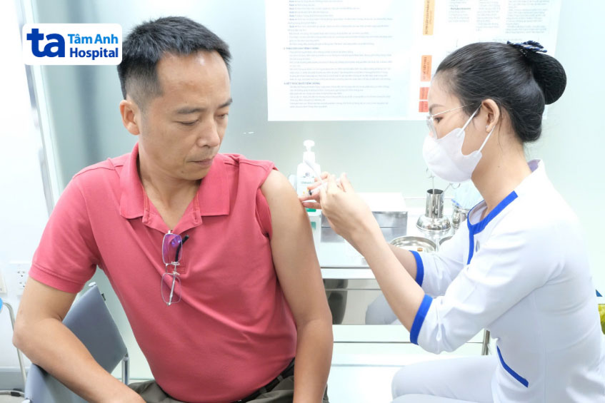 tiêm vắc xin giúp giảm nguy cơ mắc bệnh