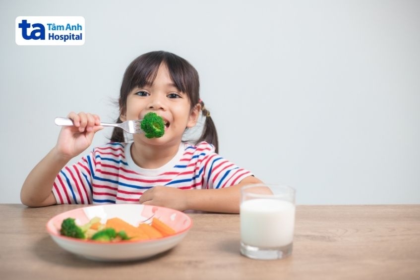 Trẻ bị trào ngược dạ dày nên ăn nhiều rau củ quả tươi