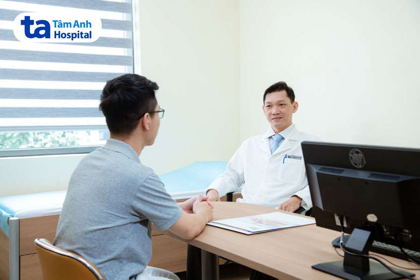 tư vấn cho khách hàng về bệnh sỏi tiết niệu