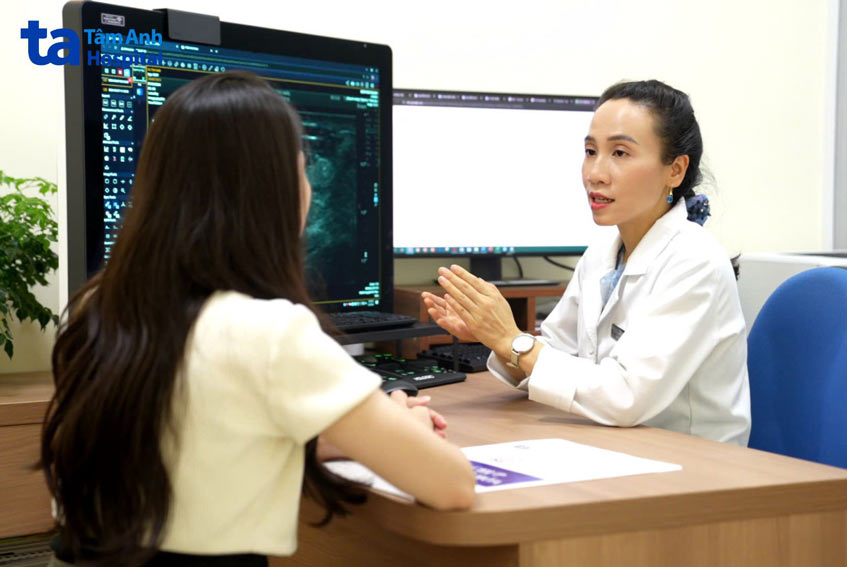 tư vấn cho người bệnh về tầm soát ung thư vú