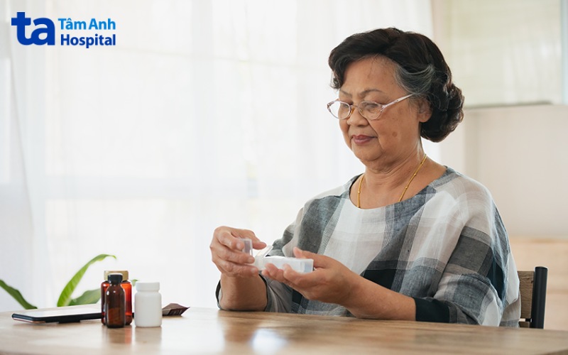 Tuân thủ uống thuốc điều trị suy tim đúng theo chỉ định