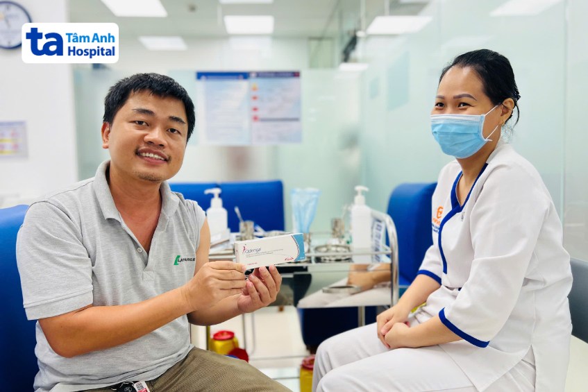 vắc xin sốt xuất huyết qdenga cần tiêm cho người lớn