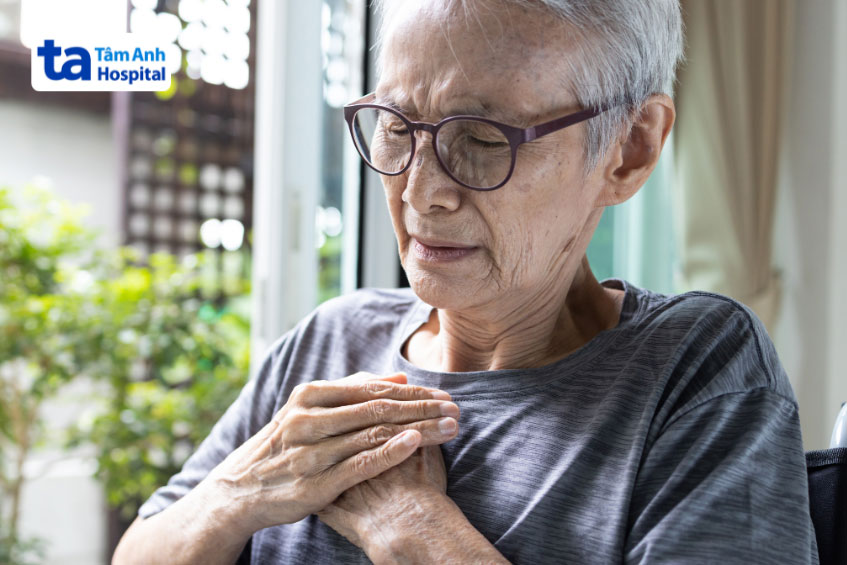 Bệnh nhân có thể gặp biến chứng nhồi máu cơ tim do tổn thương mạch vành