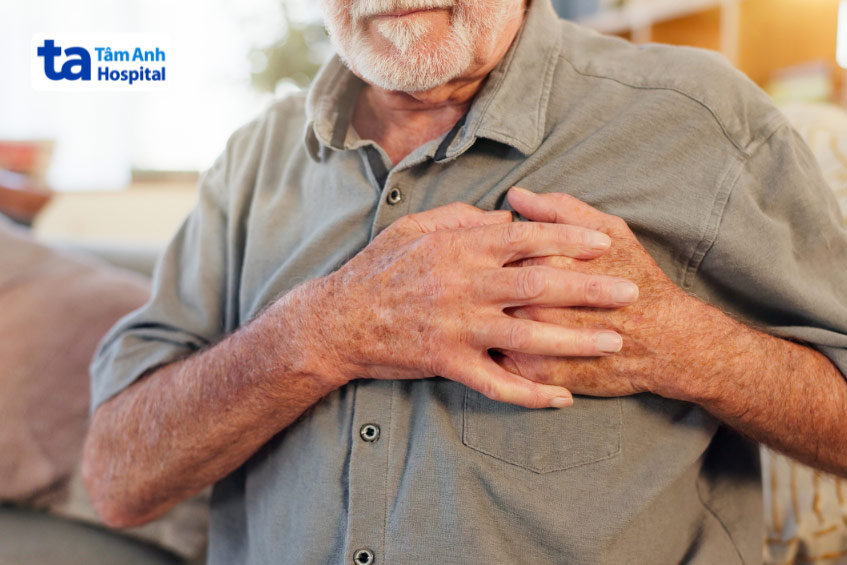 Bệnh nhân có u tim có thể gặp triệu chứng khó chịu ở ngực, hoặc các cơn đau do tim bị tổn thương