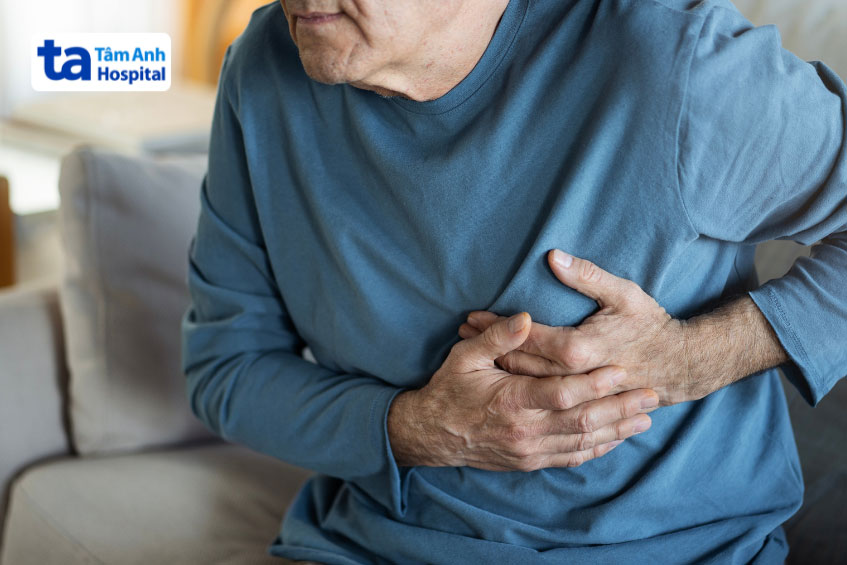 Bệnh nhân bị thuyên tắc phổi thường gặp triệu chứng đau ngực