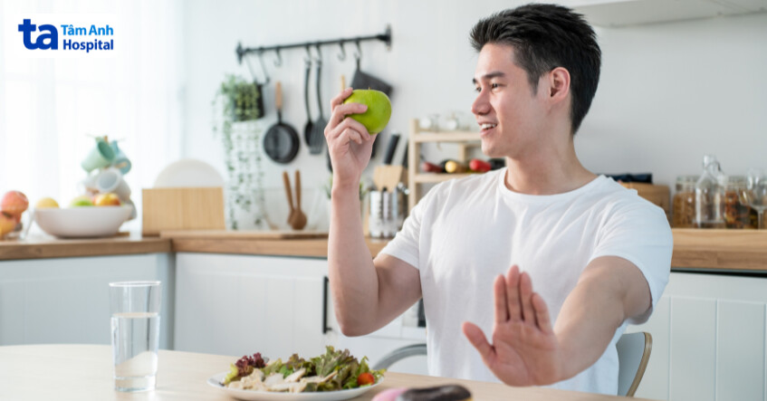 chế độ ăn nhiều rau xanh, trái cây tươi giàu chất chống oxy hóa