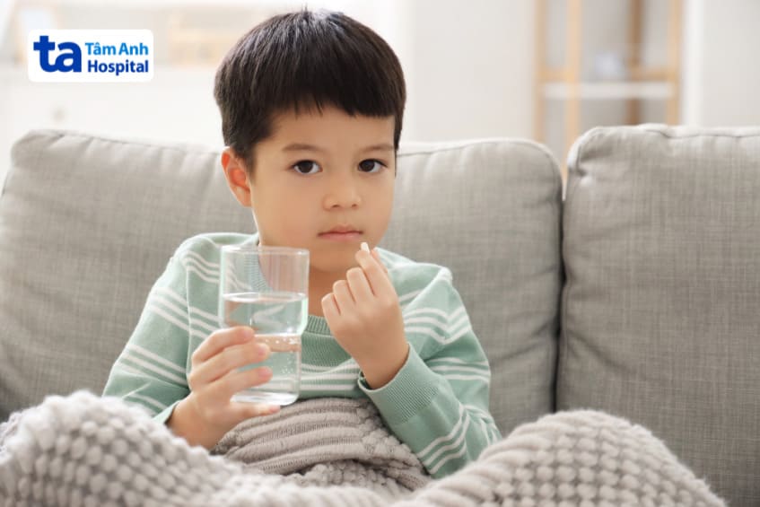 Chỉ cho trẻ viêm phổi dùng thuốc khi có chỉ định của bác sĩ