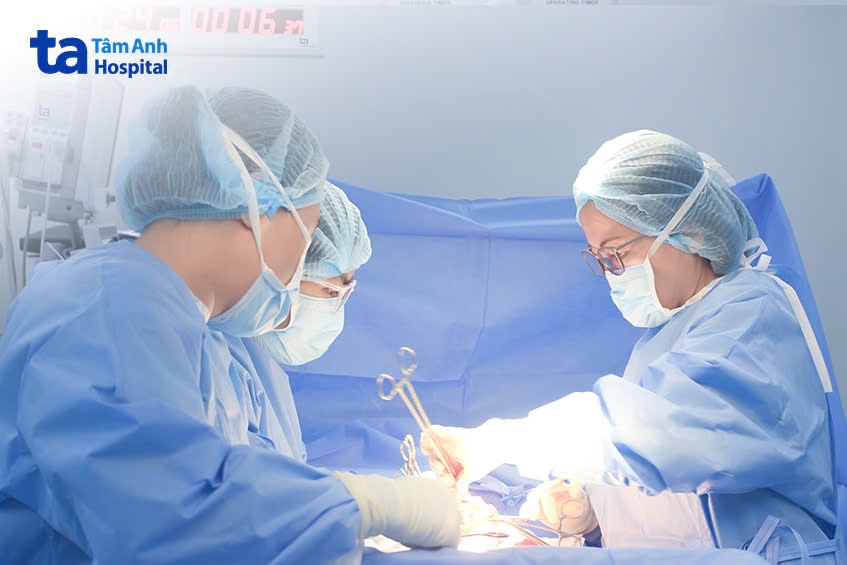 Chị Ngân được phẫu thuật mở bụng cắt toàn bộ tử cung, buồng trứng