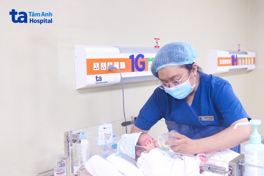 Con chị Thắm chào đời khỏe mạnh, bú sữa giỏi