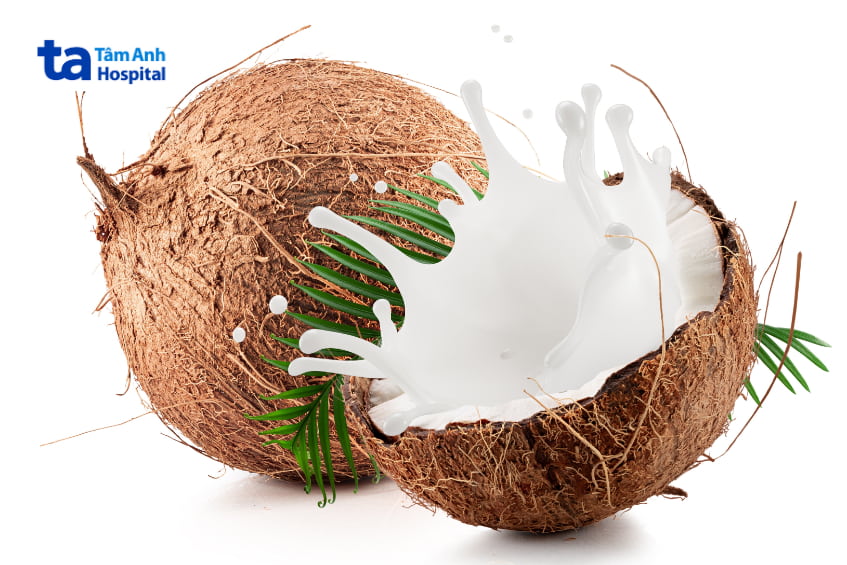 bị đau đầu buồn nôn nên ăn gì, uống nước dừa