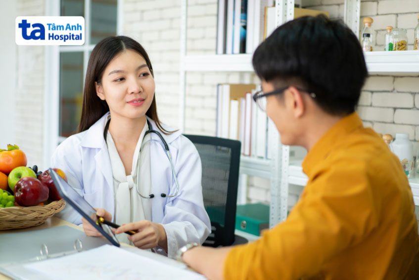 Người bệnh cần tuân thủ hướng dẫn của bác sĩ trong quá trình điều trị khô ở khớp háng