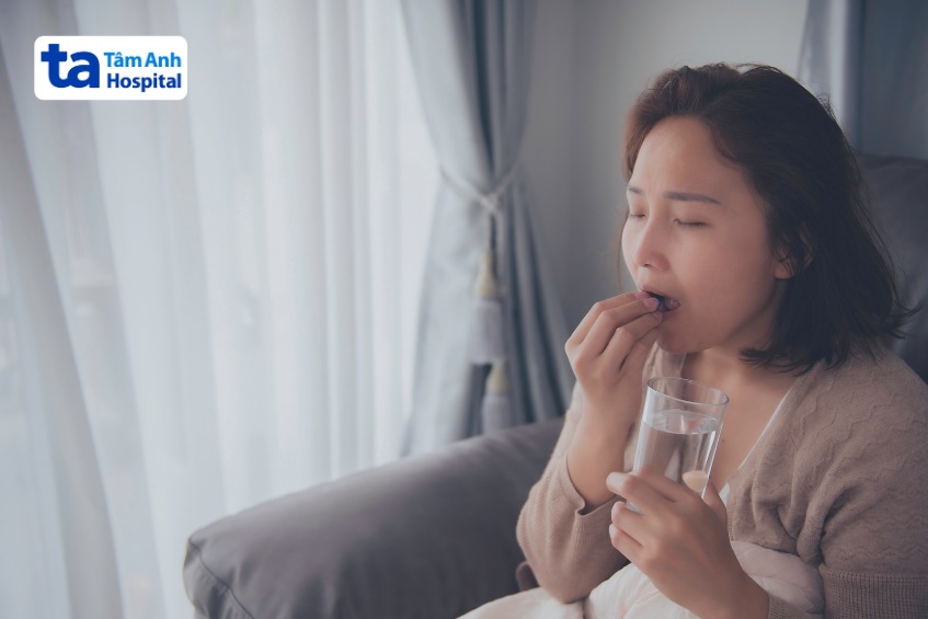 dùng thuốc kháng sinh đúng theo chỉ định của bác sĩ