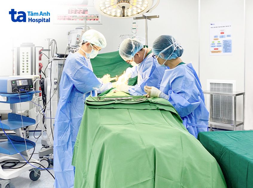 Ê kip bác sĩ khoa Ngoại Vú - Đầu Mặt Cổ