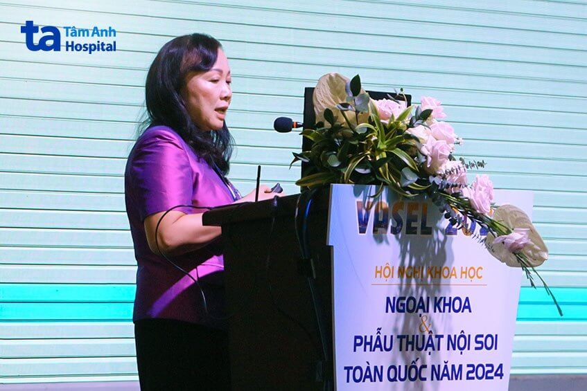 GS Chung Thủy báo cáo