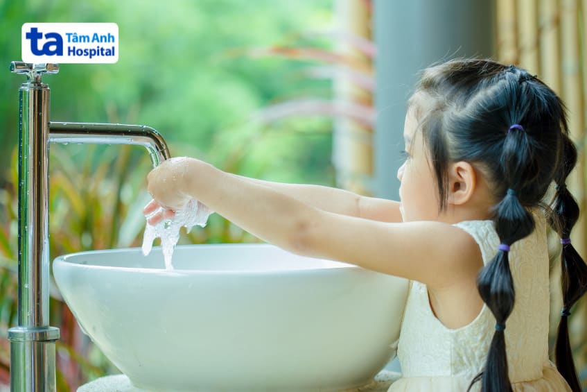 Hướng dẫn trẻ vệ sinh đúng cách trước khi ăn và sau khi vệ sinh