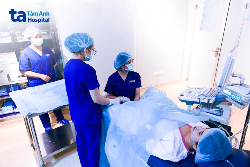 hút trứng cho bệnh nhân