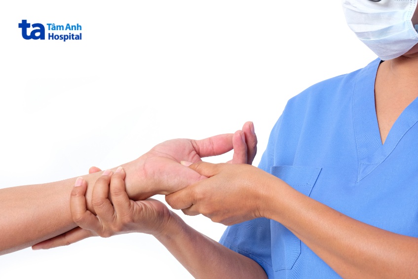 khám khi có dấu hiệu rối loạn vận động