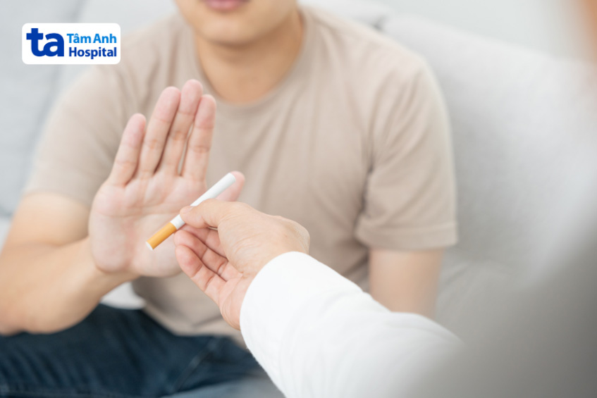 Không sử dụng thuốc lá và tránh xa khói thuốc để bảo vệ sức khỏe tim mạch