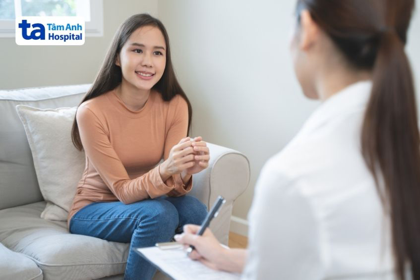 Thăm khám bác sĩ ngay để kiểm tra khi nhận thấy có dấu hiệu bất thường trong quá trình dùng thuốc hoàng thể