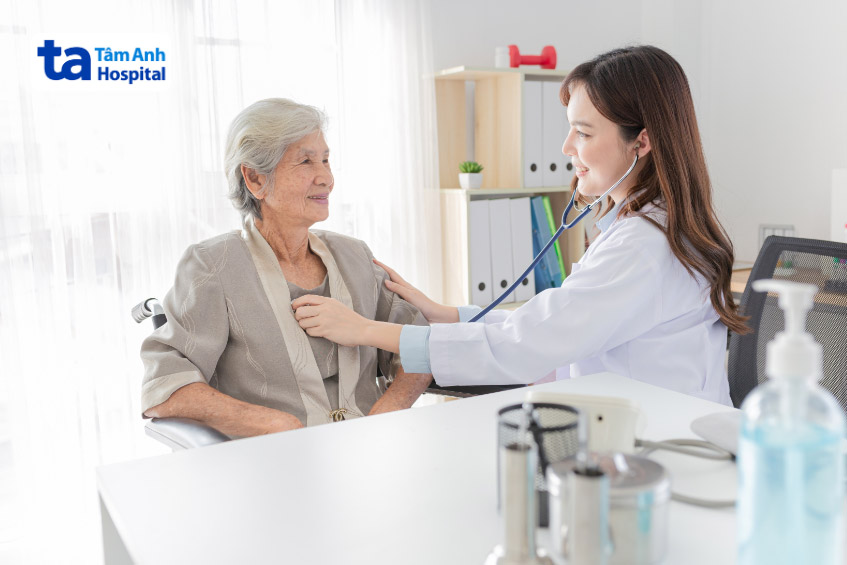 Nên thăm khám sớm nếu đo huyết áp 140/80 mmHg