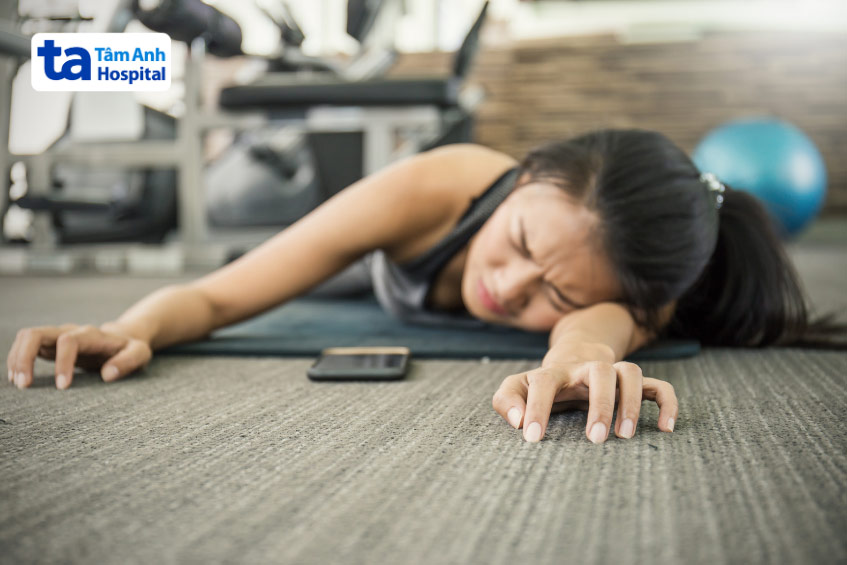 Ngất xỉu là một triệu chứng thường thấy của bệnh nhân gặp tình trạng block xoang nhĩ